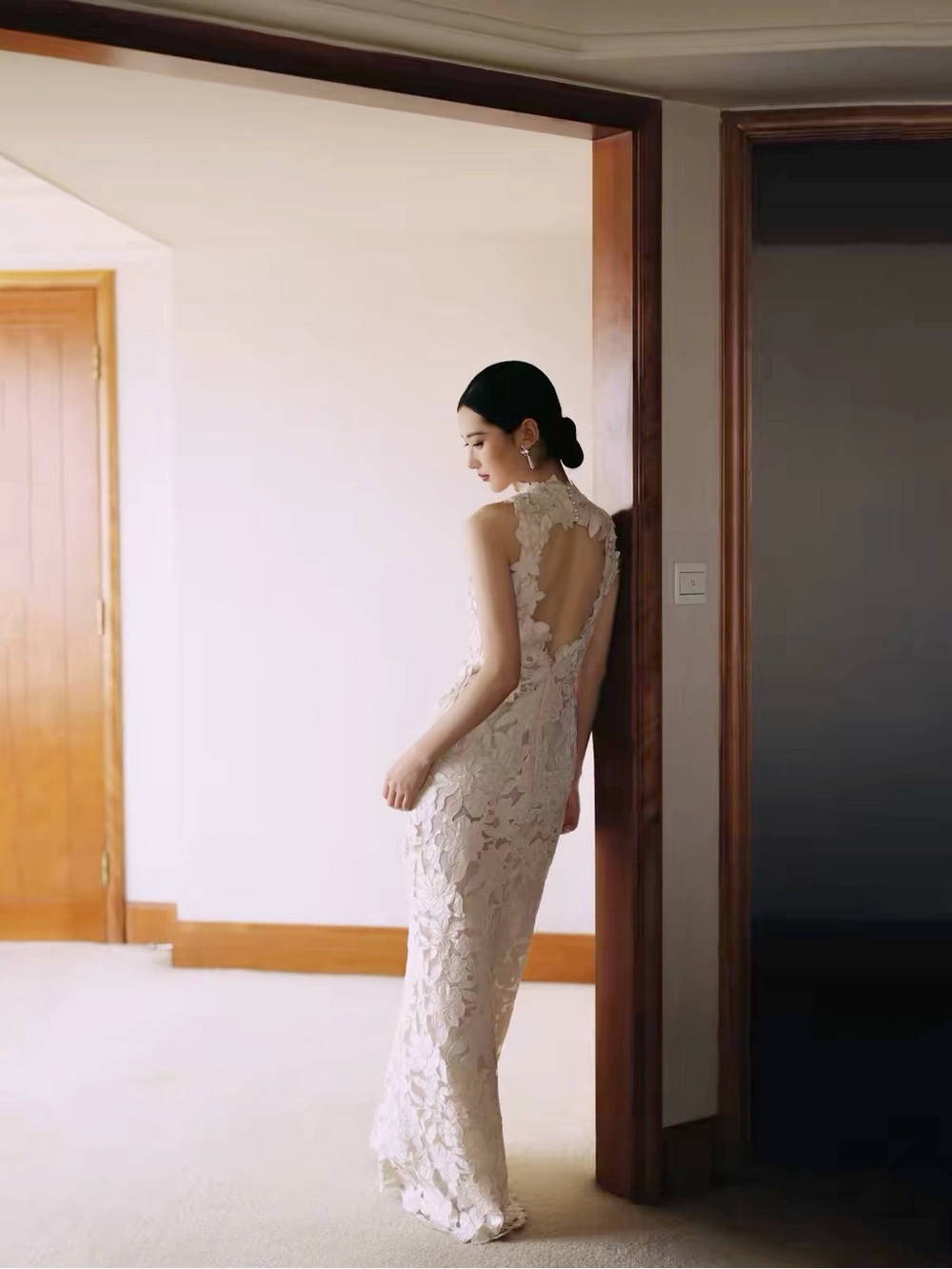 Sleeveless Ivory Lace Sheath Dress